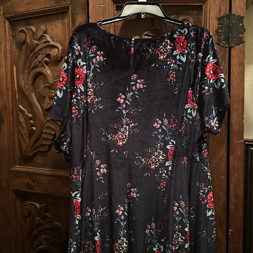 Torrid 4 green floral, short sleeve velvet button front dress - Picture 5 of 6
